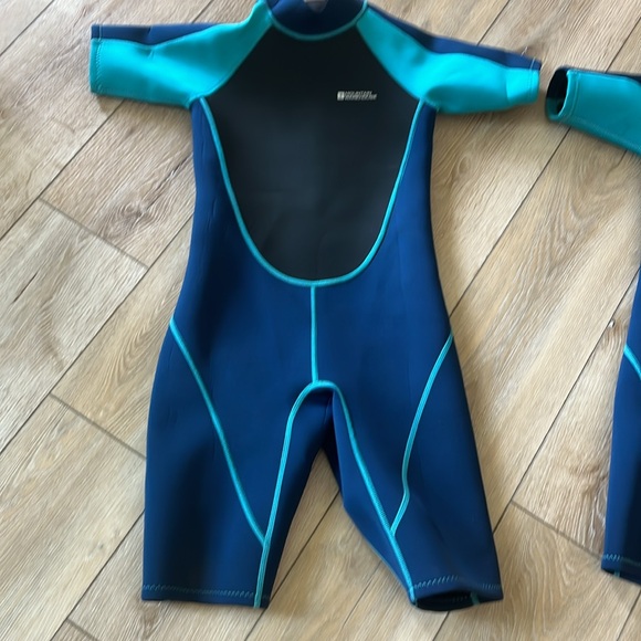 Set of 2 Size 9 - 10 Mountain Warehouse Wetsuits - Picture 2 of 7